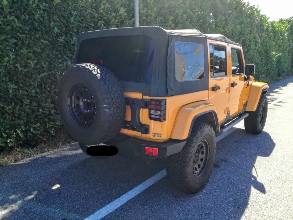 cancello-porta-ruota-jeep-jk-hurricane